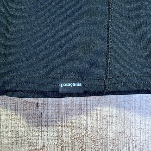 Patagonia Black Quarter-Zip Men's Sweatshirt - Picture 6 of 9